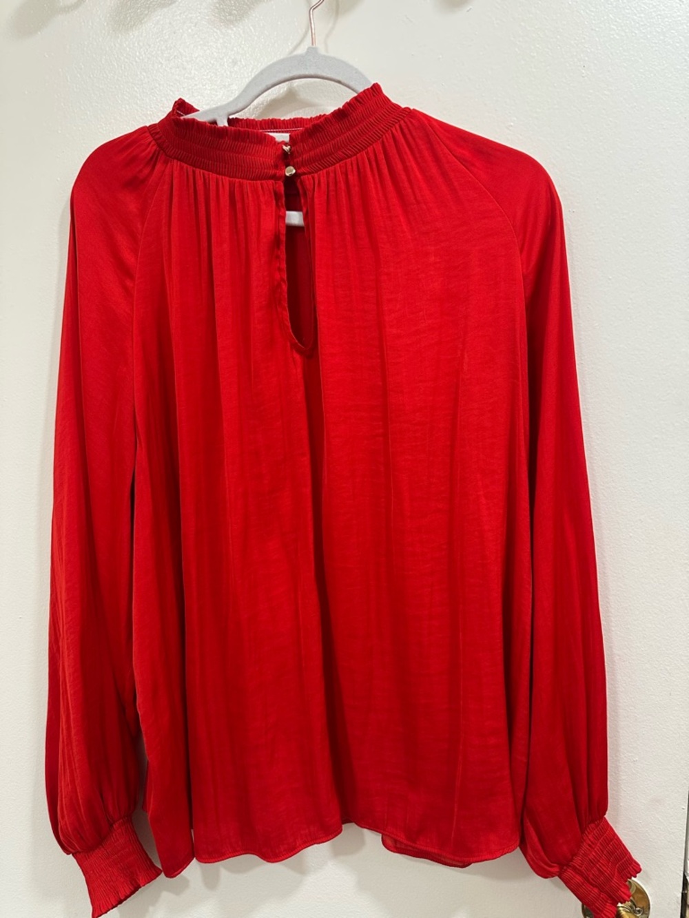 Jennifer Lopez Long Sleeve Smocked Keyhole Blouse Women's L Red